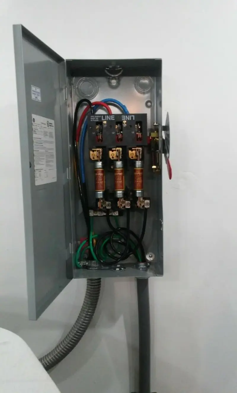 Three-phase disconnect switch installed for Electrical Wiring & Rewiring in Raisin